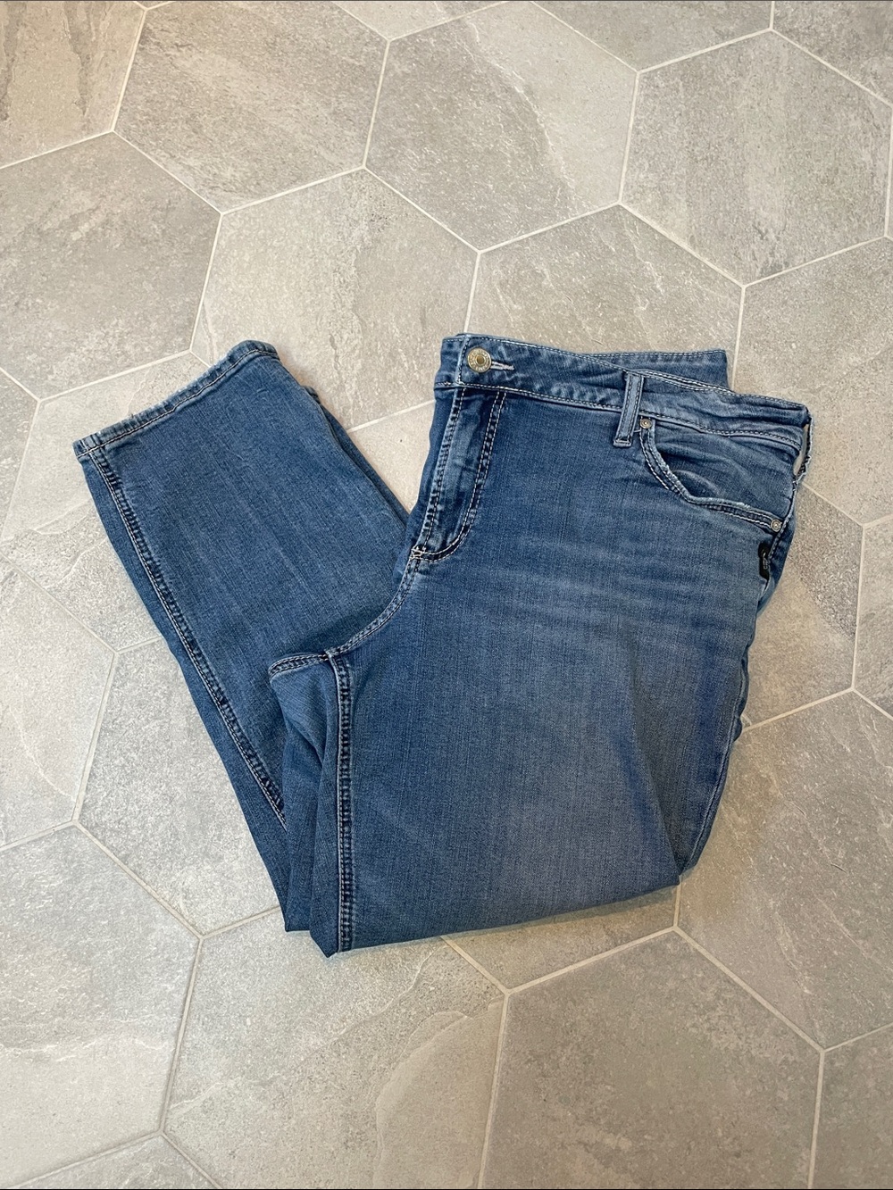 Silver Jeans Co. Elyse Capri Jeans – Medium Wash – Size 18 – High Rise